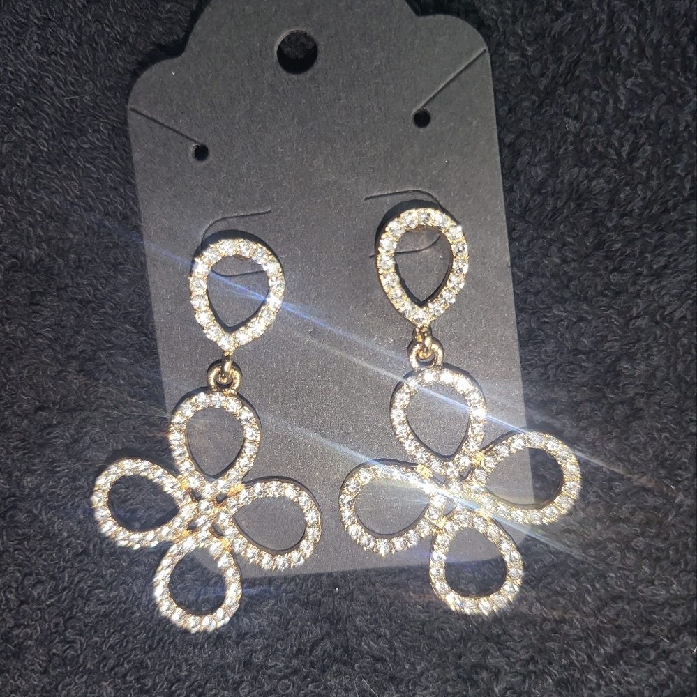 (New) Blingy Gold Flower Shaped Circle Fashion Earrings